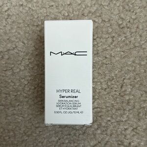 MAC Hyper real Serumizer